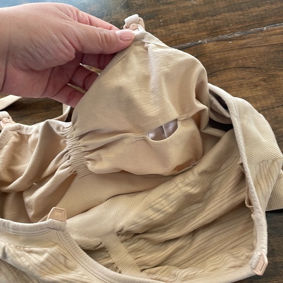 Sublime® Hands-Free Pumping & Nursing Bra - Picture 4 of 6